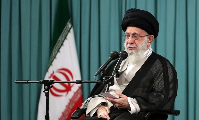 امام خامنه‌ای: شهدا هویت ملت ایران هستند؛ هویت ملی نباید فراموش شود