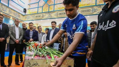 اهدا مدال قهرمانی به قهرمان گمنام