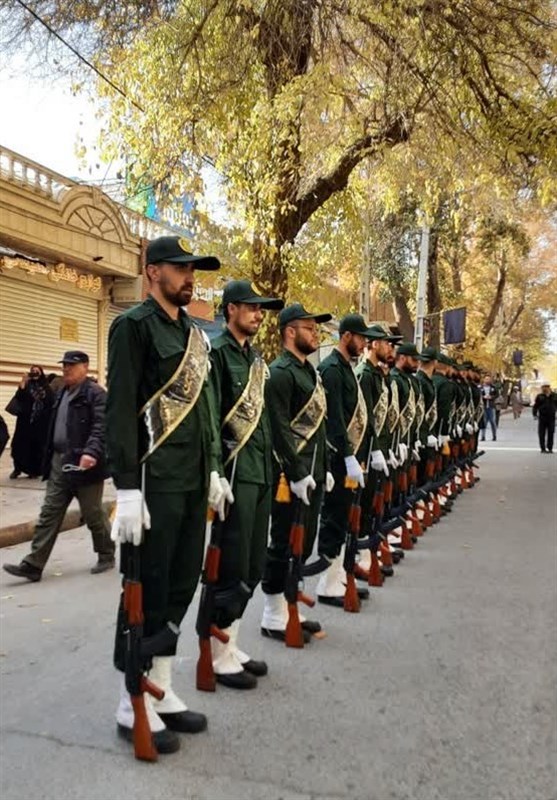 تشییع باشکوه شهید مدافع حرم در کنگاور/ پیکر شهید عطایی در گلزار شهدا آرام گرفت + فیلم و تصاویر