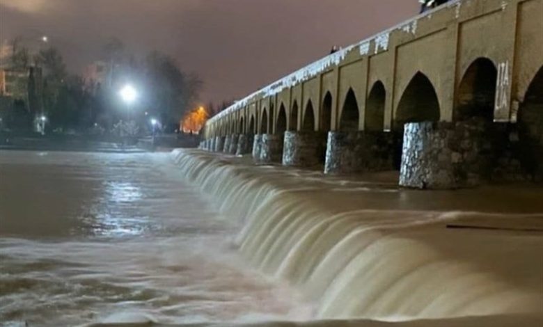 جریان دائمی زاینده‌رود و توقف آثار فرونشست زمین در اصفهان مطالبه همگانی است