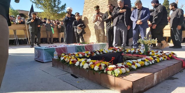 شهید گمنام با لالایی جانسوز مادر شهید جاویدالاثر در کرمان آرام گرفت