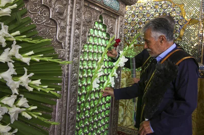 مزار مجاهد انقلابی شهید دستغیب ‎‎(ره) در شیراز گلباران شد + تصویر