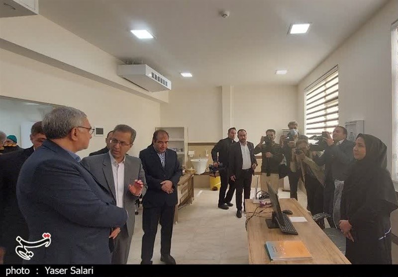 وزیر بهداشت: ‌خطر کمبود ‌جمعیت ایران را تهدید می‌کند‌/ ‌2 هزار مرکز بهداشتی ‌در دولت سیزدهم افتتاح شد