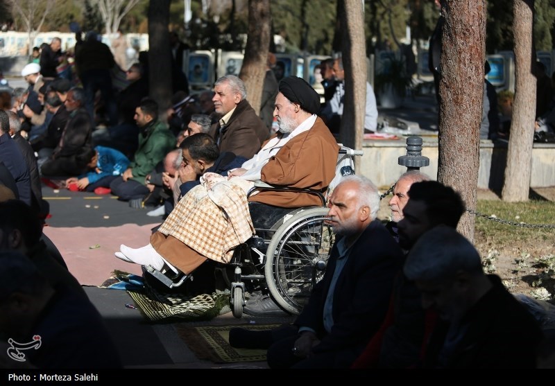 اقامه نماز باران در گلستان شهدای اصفهان/ گزارش خبرنگار تسنیم را ببینید + فیلم و تصاویر