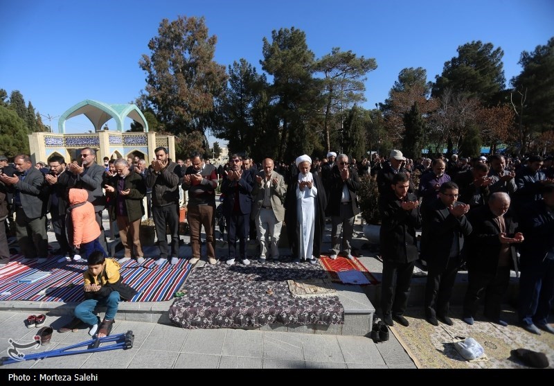 اقامه نماز باران در گلستان شهدای اصفهان/ گزارش خبرنگار تسنیم را ببینید + فیلم و تصاویر