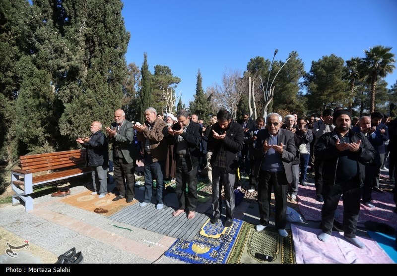 اقامه نماز باران در گلستان شهدای اصفهان/ گزارش خبرنگار تسنیم را ببینید + فیلم و تصاویر