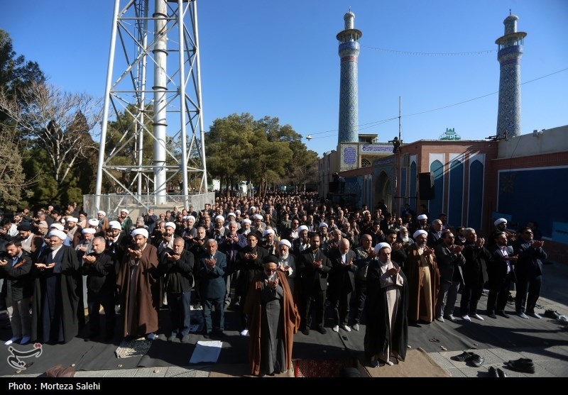 اقامه نماز باران در گلستان شهدای اصفهان/ گزارش خبرنگار تسنیم را ببینید + فیلم و تصاویر