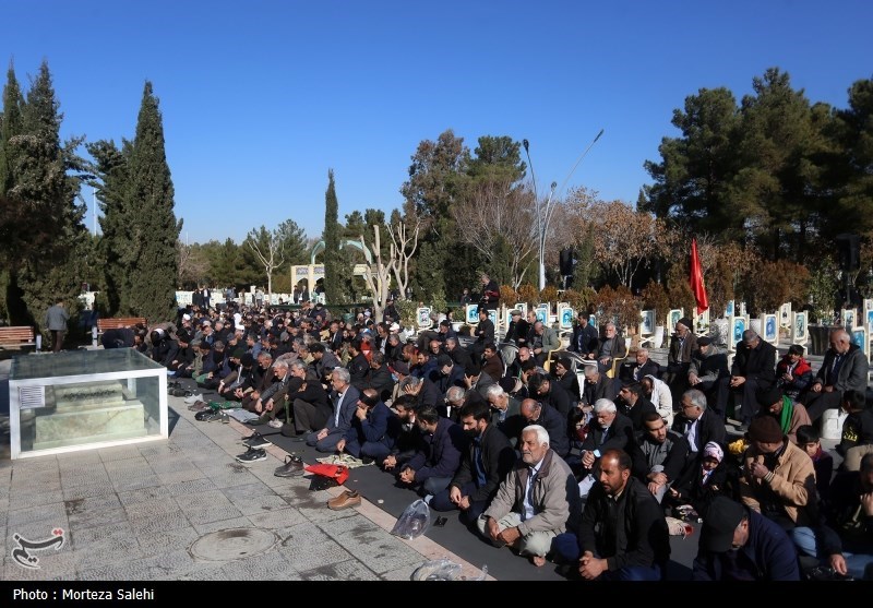 اقامه نماز باران در گلستان شهدای اصفهان/ گزارش خبرنگار تسنیم را ببینید + فیلم و تصاویر