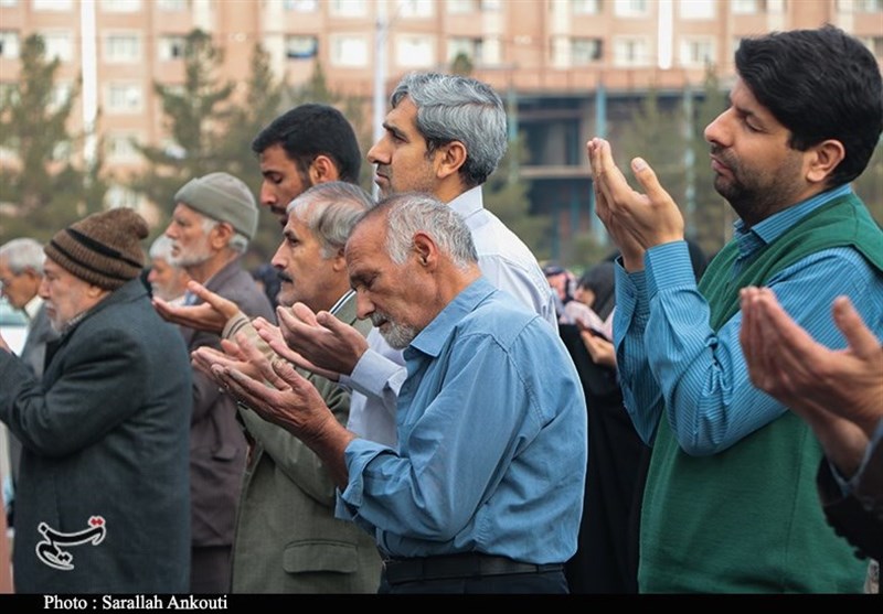 اقامه نماز باران در گلستان شهدای اصفهان/ گزارش خبرنگار تسنیم را ببینید + فیلم و تصاویر