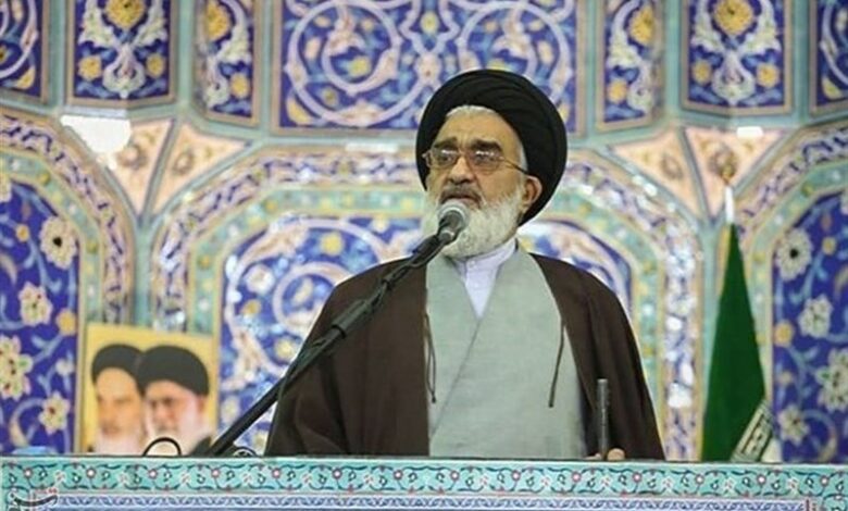 امام‌ جمعه قم: بدون آرای مردم خیمه نظام اسلامی برپا نمی‌شود