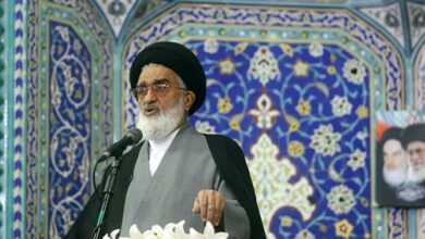 امام جمعه قم: پایگاه‌های آمریکا در تیررس موشک‌های یمنی هستند