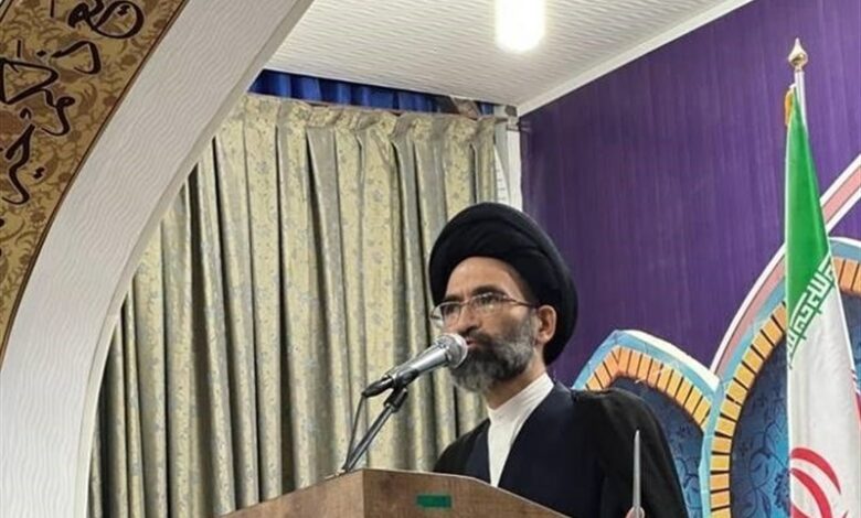 امام جمعه کاشان: حادثه تروریستی کرمان اوج رذالت دشمن بود/ این جنایات ‌با پاسخ کوبنده خواهد داشت