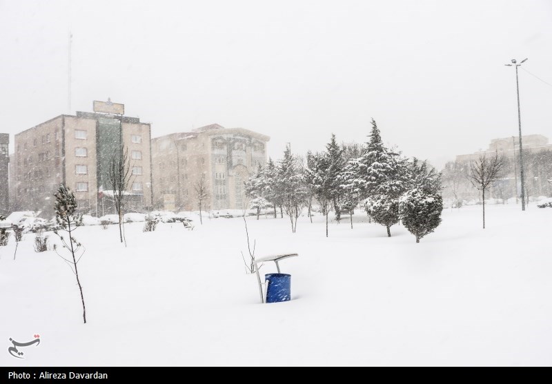 دور جدید بارش‌های سنگین برف در اردبیل/ سرمای هوای به 15 درجه زیر صفر رسید/ اکثر راه‌های روستایی مسدود شد + فیلم