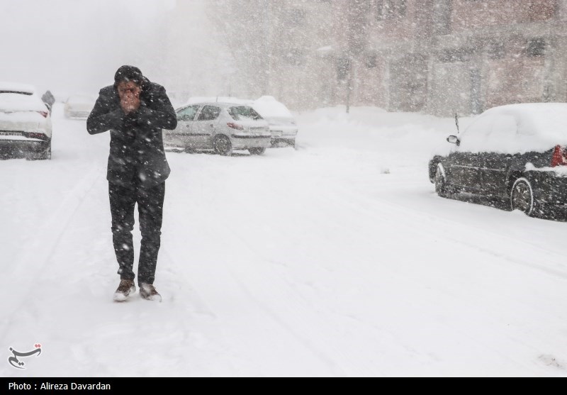 دور جدید بارش‌های سنگین برف در اردبیل/ سرمای هوای به 15 درجه زیر صفر رسید/ اکثر راه‌های روستایی مسدود شد + فیلم