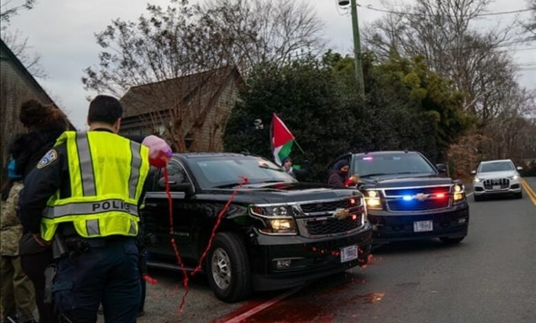 تظاهرات حامیان فلسطین مقابل منزل وزیر خارجه آمریکا