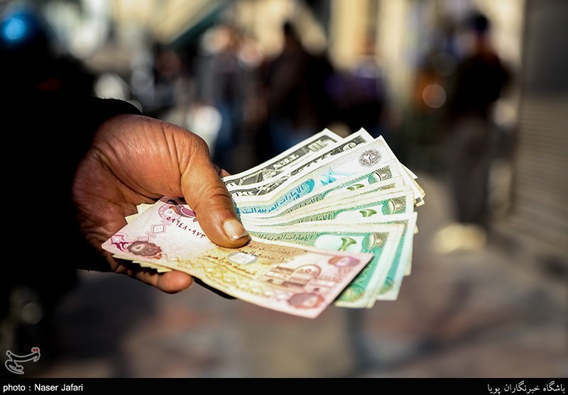 نرخ دلار به قیمت تعادلی قبلی باز میگردد/ مدیریت مناسب بانک مرکزی در بازار ارز