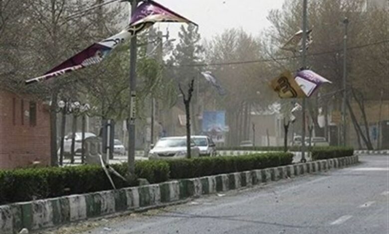 وزش شدید باد همدان را در بر گرفت
