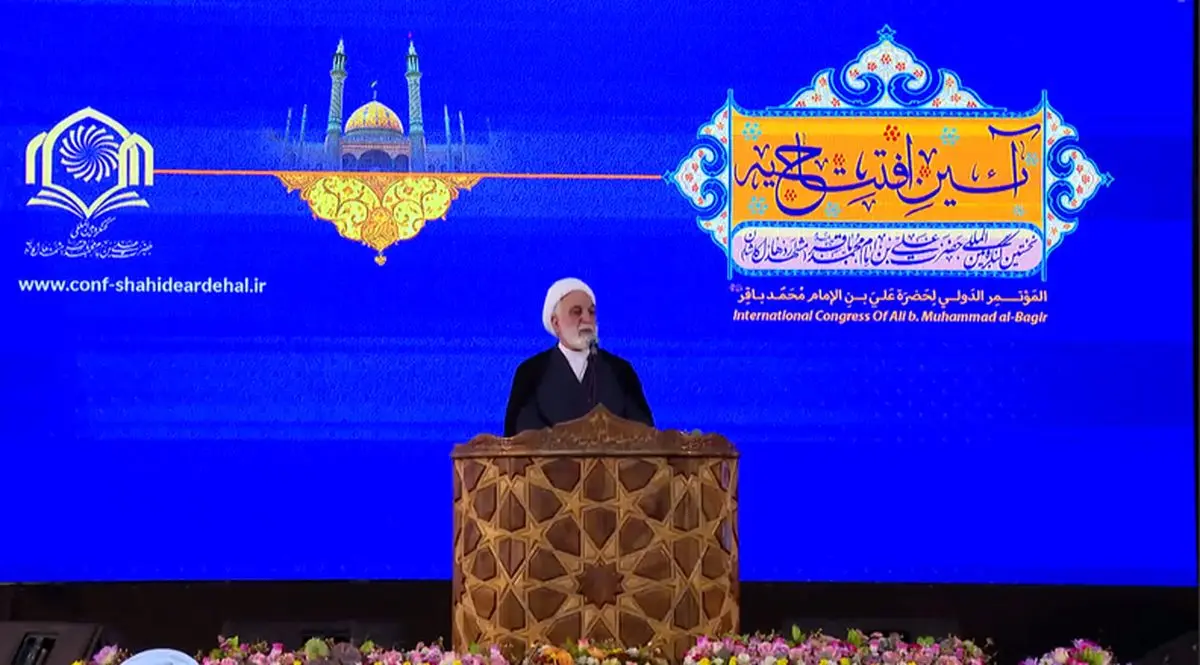 کسی که حرف حق را میشنود و میفهمد، اما معاندانه مقابل آن میایستند را باید به تیغ عدالت سپرد