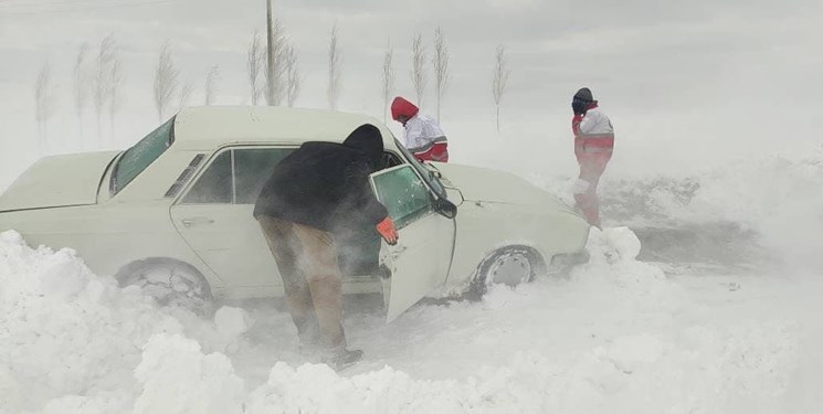 کولاک شدید در اکثر جاده‌های کردستان؛ جاده سروآباد به اورامان مسدود شد