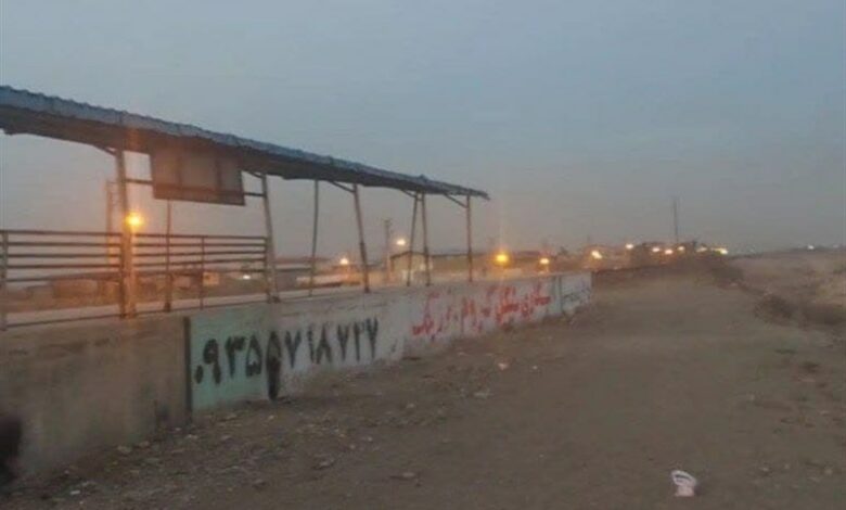 گلایه مسافران از وضعیت نامناسب توقفگاه ریل‌باس تهران ـ پرند در شهر گلستان‌‌ + فیلم