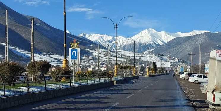 آسمانی آفتابی در اغلب شهرها و یخبندان در بام ایران