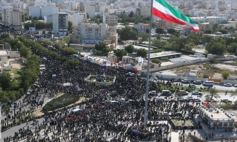 آغاز راهپیمایی 22 بهمن در بوشهر/ طنین فریاد مرگ بر آمریکا از کنار خلیج‌ فارس