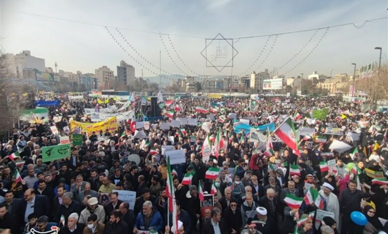 آغاز راهپیمایی پرشور در دیار نخستین‌ها/ کاشانی‌ها حماسه آفریدند