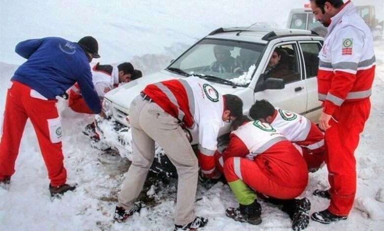 امدادرسانی به 373 مسافر گرفتار در برف لرستان/ 125 خودرو رهاسازی شد