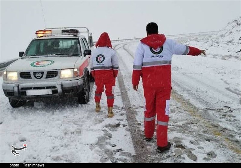 امدادرسانی هلال احمر کرمان به بیش از 1300 نفر حادثه دیده در برف و کولاک + تصویر