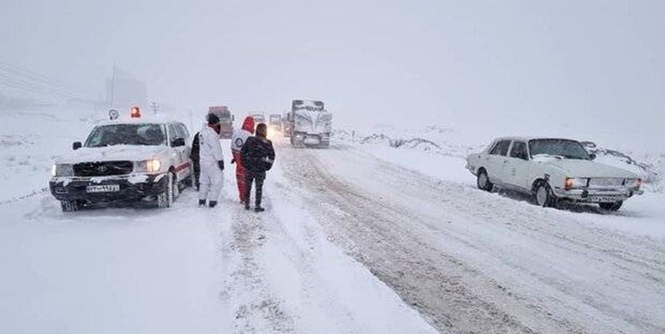 بارش سنگین برف در شمال خوزستان؛ محور اندیکا به شهرکرد مسدود شد