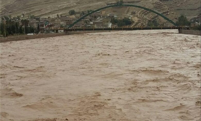 جدیدترین اخبار از بارش‌های سیل‌‌آسا در لرستان| طغیان رودخانه‌ها در معمولان/ گردنۀ پای آستان مسدود شد