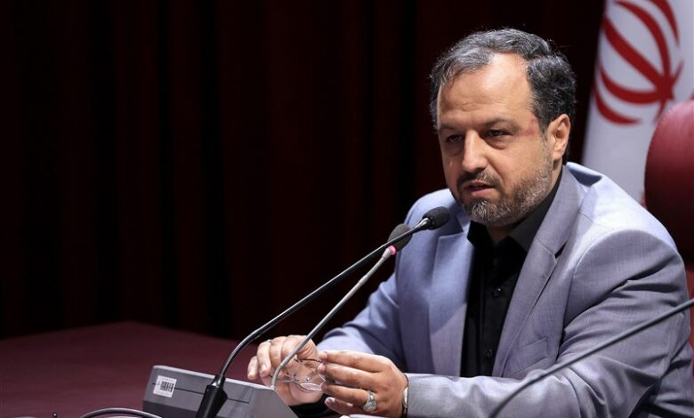 خاندوزی: انقلاب اسلامی فصل جدیدی از تاریخ را برای ملت ایران با ارمغان آورد