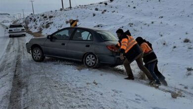 رهاسازی 75 خودروی گرفتار در برف در کرمانشاه