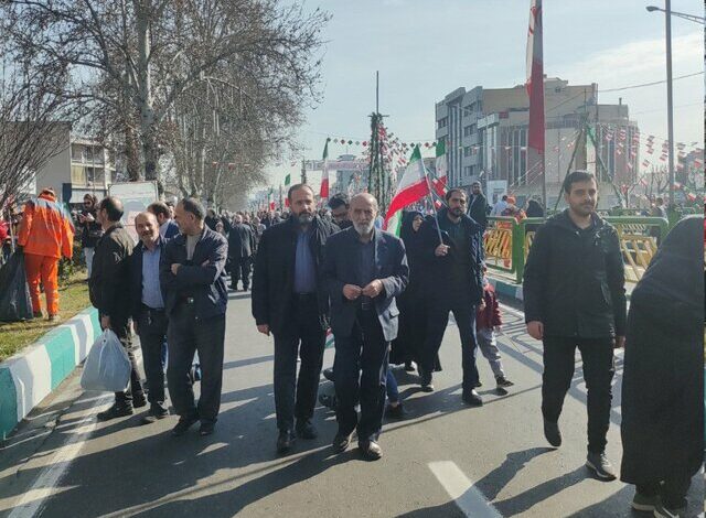 شریعتمداری: راهپیمایی ۲۲ بهمن و حضور در انتخابات هر دو برای تایید نظام است