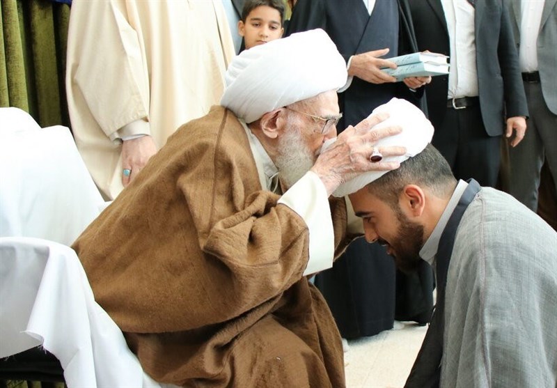 مراسم جشن عید مبعث و عمامه‌گذاری طلاب با حضور مراجع تقلید + تصویر