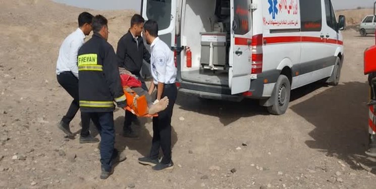 نجات فرد گرفتار در چاه ۳۰ متری بعد از ۳ شبانه‌روز در بم