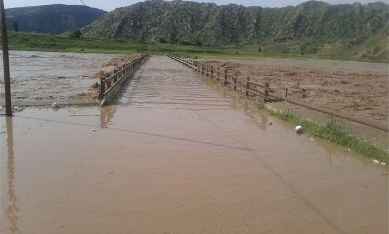 وضعیت قرمز بارندگی در لرستان/ راه 2 روستای معمولان مسدود شد