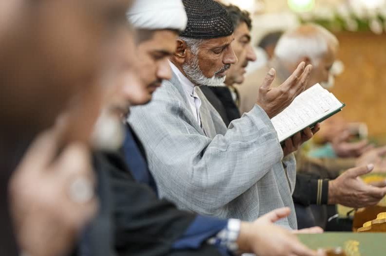 آغاز محفل جزءخوانی قرآن ماه رمضان در حرم حضرت شاهچراغ (ع) + تصاویر