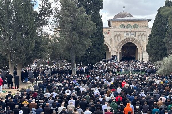 اقامه نماز جمعه در مسجدالاقصی با حضور هزاران فلسطینی