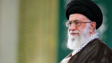 انتشار دست خط امام خامنه‌ای بر لوح تصویرسازی شهدای مدافع حرم ‌خوزستان + عکس