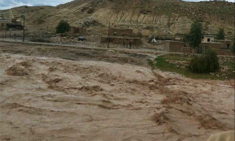 بارش‌های سیل‌آسای لرستان آغاز شد/ انسداد راه 10روستای کوهدشت