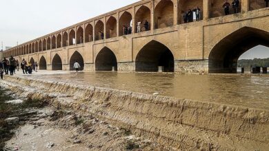 زاینده‌رود جاری می‌شود؛ توقف در بستر رود ممنوع!