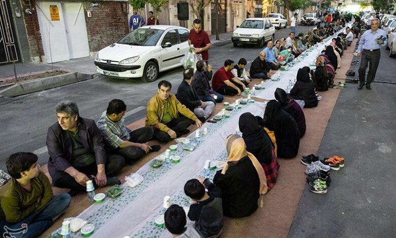 سنت حسنه «افطاری ساده» در فضاهای عمومی شهر مشهد برگزار می‎‌شود