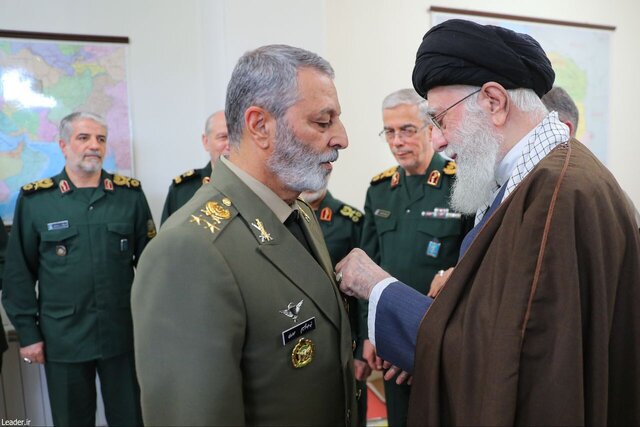_پیام_‌_های_ _تبریک_ _مقامات_ _و_ _مسئولان_ _لشکری_ _و_ _کشوری_ _به_ _فرمانده_ _کل_ _ارتش_ _به_ _مناسبت_ _دریافت_ _نشان_ _فتح_