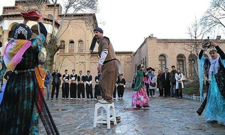 گردشگران خارجی از مهمان‌نوازی کردستانی‌ها می‌گویند + فیلم