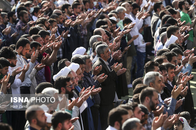 اقامه نماز عید فطر به امامت رهبر انقلاب