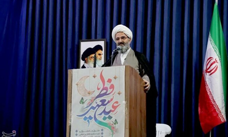 _امام_ _جمعه_ _سمنان_: &_quot_;_رفاه_ _نسبی_&_quot_; _انتظار_ _بحق_ _مردم_ _است_