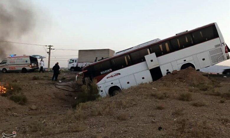 انحراف اتوبوس 20 مصدوم و یک فوتی برجا گذاشت