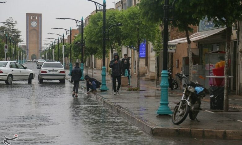 بارش شدید تگرگ در شیراز /آمادگی تمام دستگاه‌های خدمات‌رسان