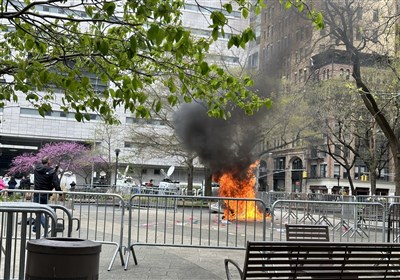 خودسوزی یک فرد مقابل دادگاه ترامپ